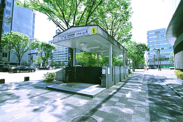 1：地下鉄「烏丸御池駅1番出口」